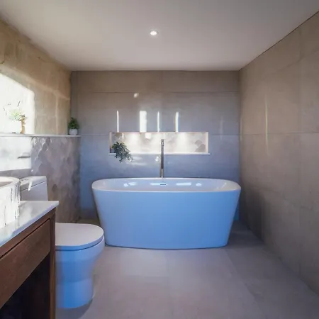 Rustic Retreat With Pool San Lawrenz