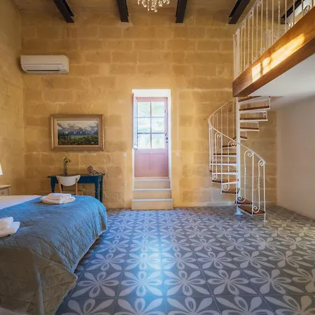 Villa Rustic Retreat With Pool