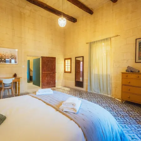 Rustic Retreat With Pool * San Lawrenz