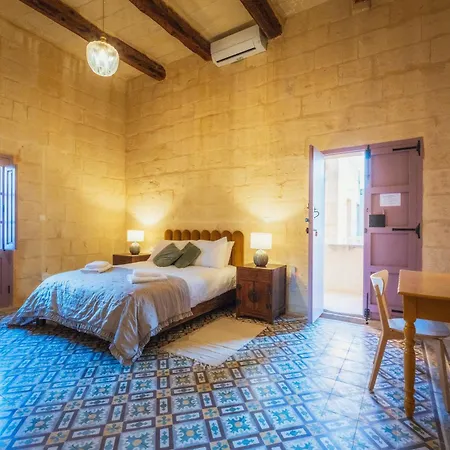 Villa Rustic Retreat With Pool *