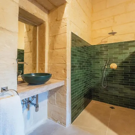 Rustic Retreat With Pool *