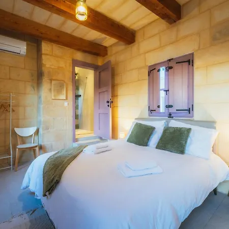 Rustic Retreat With Pool *