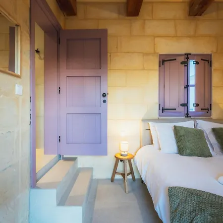 Villa Rustic Retreat With Pool *