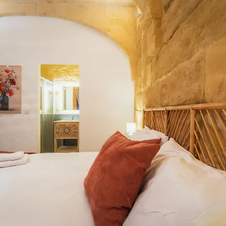 Villa Rustic Retreat With Pool San Lawrenz