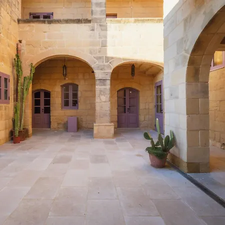 Rustic Retreat With Pool *