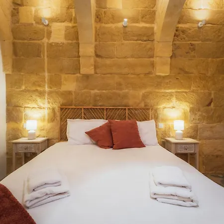 Rustic Retreat With Pool Villa San Lawrenz