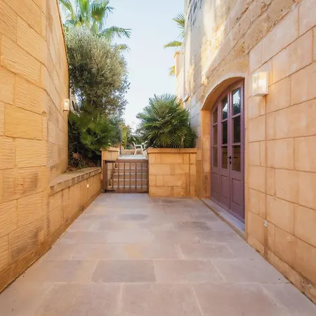 Villa Rustic Retreat With Pool San Lawrenz