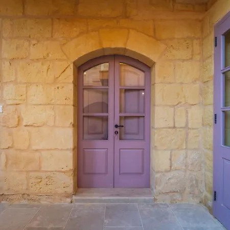 Rustic Retreat With Pool *