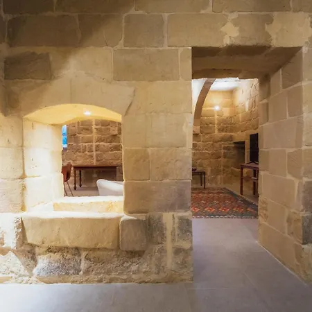 Rustic Retreat With Pool *