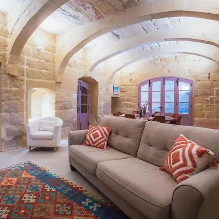 Rustic Retreat With Pool Villa *