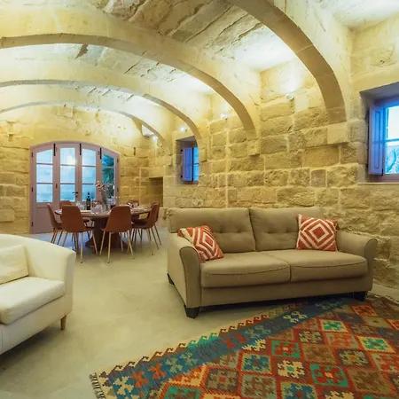 Rustic Retreat With Pool Villa *