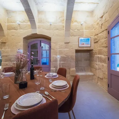 Rustic Retreat With Pool *