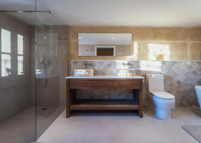 Rustic Retreat With Pool