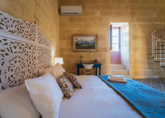 Rustic Retreat With Pool *