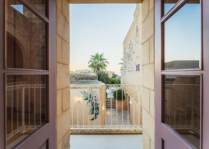 Rustic Retreat With Pool