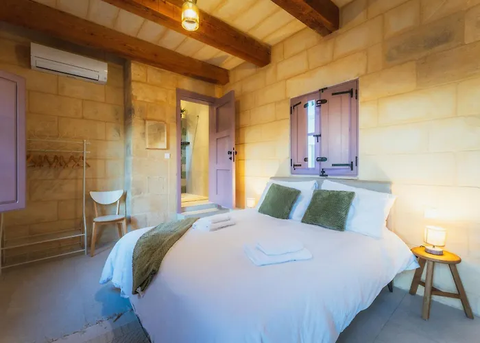 Rustic Retreat With Pool *