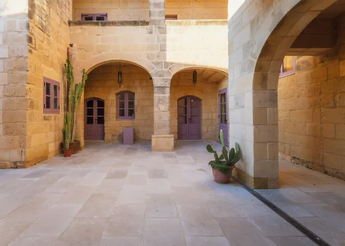 Rustic Retreat With Pool *