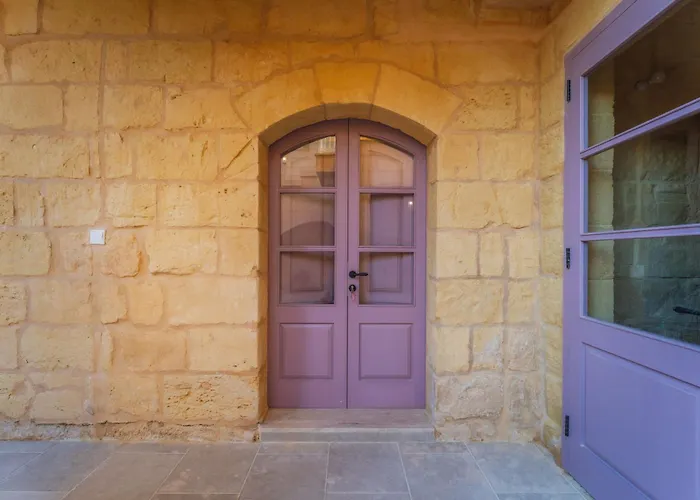 Rustic Retreat With Pool *