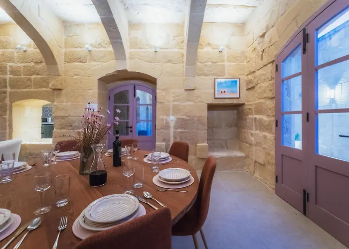 Rustic Retreat With Pool *