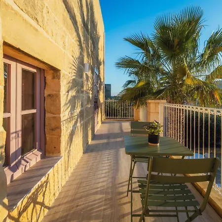 Vilă Rustic Retreat With Pool