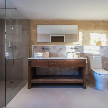 Rustic Retreat With Pool