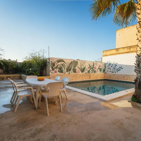 Rustic Retreat With Pool *