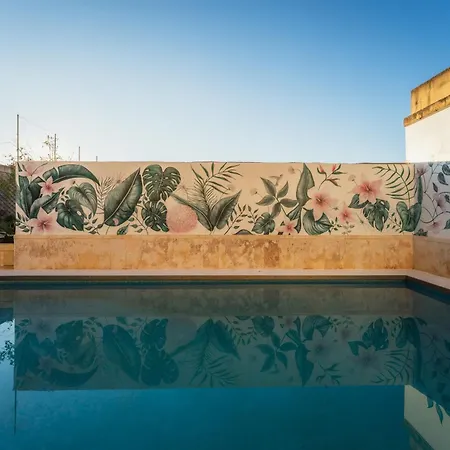 Villa Rustic Retreat With Pool