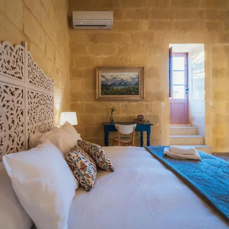 Rustic Retreat With Pool *