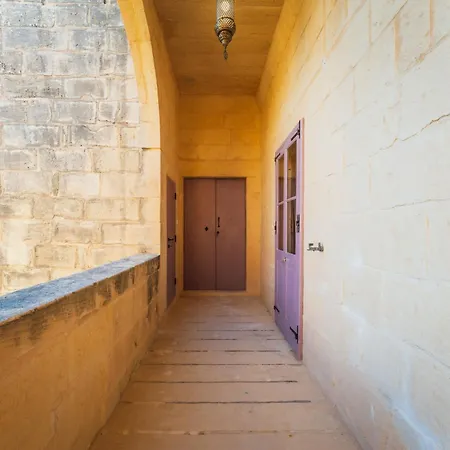 Rustic Retreat With Pool