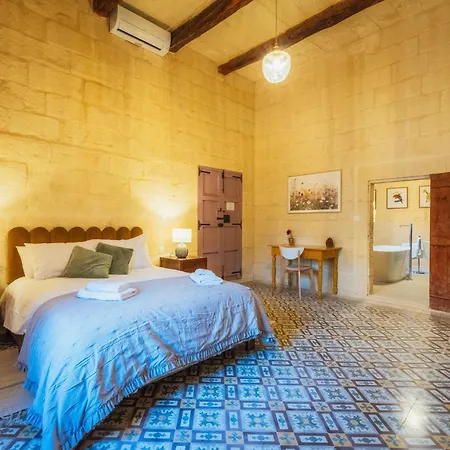 Rustic Retreat With Pool *