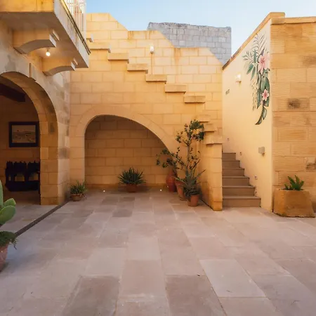 Villa Rustic Retreat With Pool