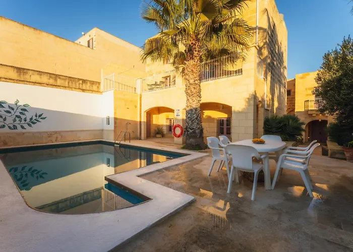 Rustic Retreat With Pool * סן לורנץ