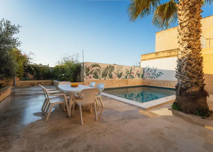 Rustic Retreat With Pool *