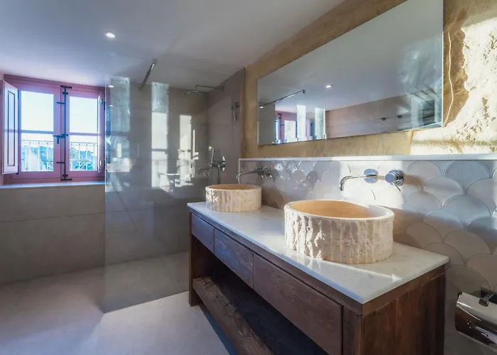 Rustic Retreat With Pool *