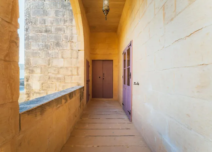 Rustic Retreat With Pool