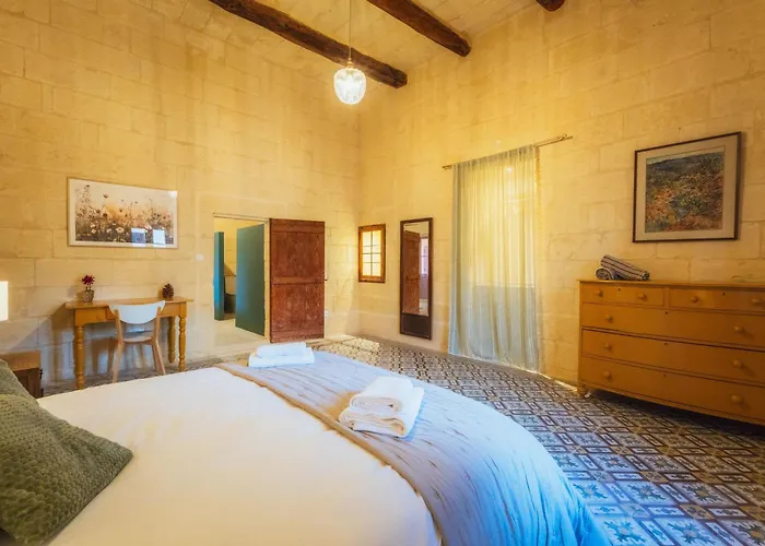 Rustic Retreat With Pool * San Lawrenz