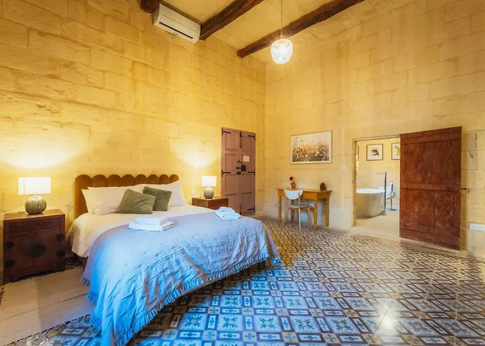 Rustic Retreat With Pool *