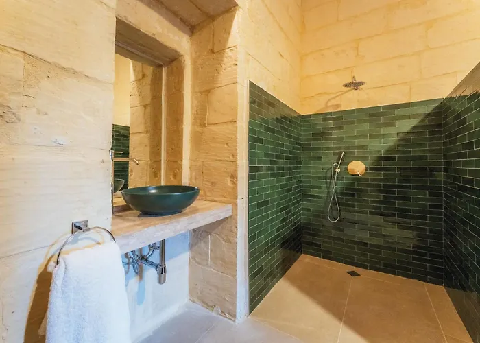 Rustic Retreat With Pool *