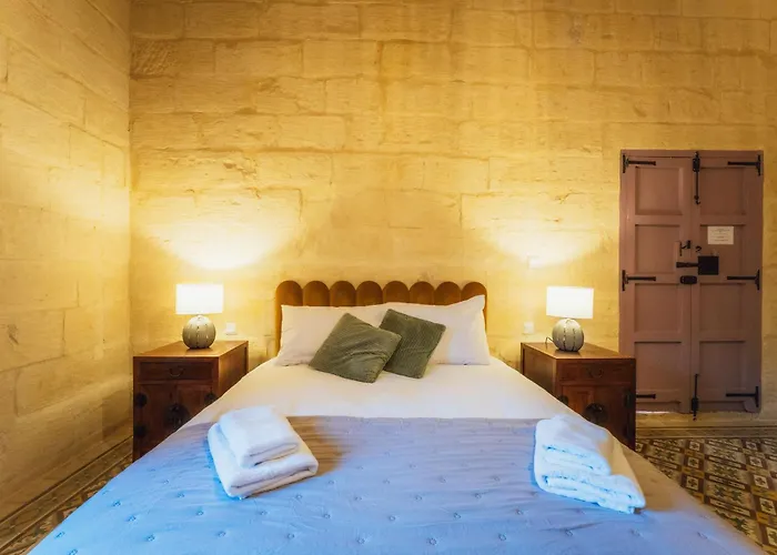 Rustic Retreat With Pool * סן לורנץ