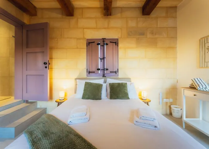 Rustic Retreat With Pool