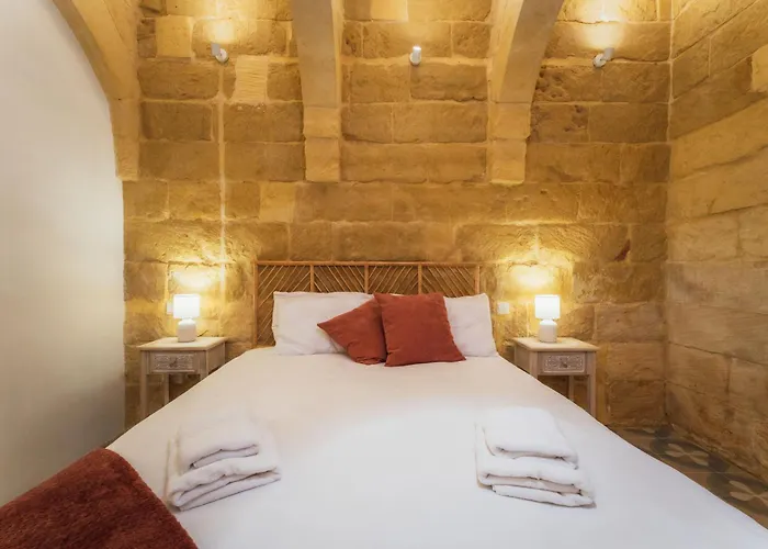 Rustic Retreat With Pool Villa San Lawrenz