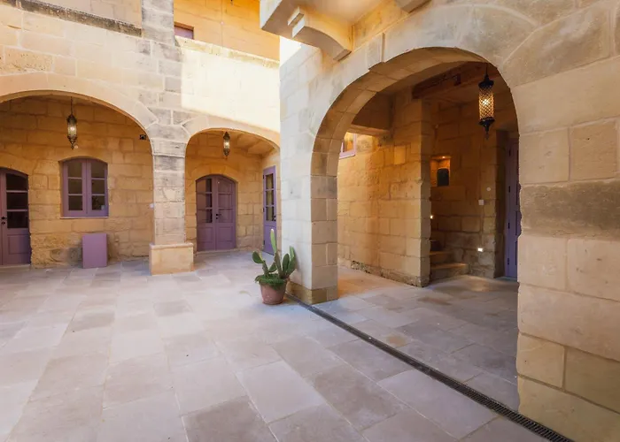 Rustic Retreat With Pool * סן לורנץ