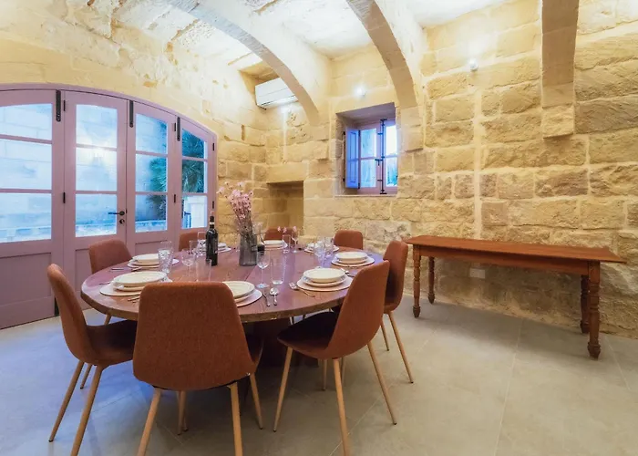 Rustic Retreat With Pool