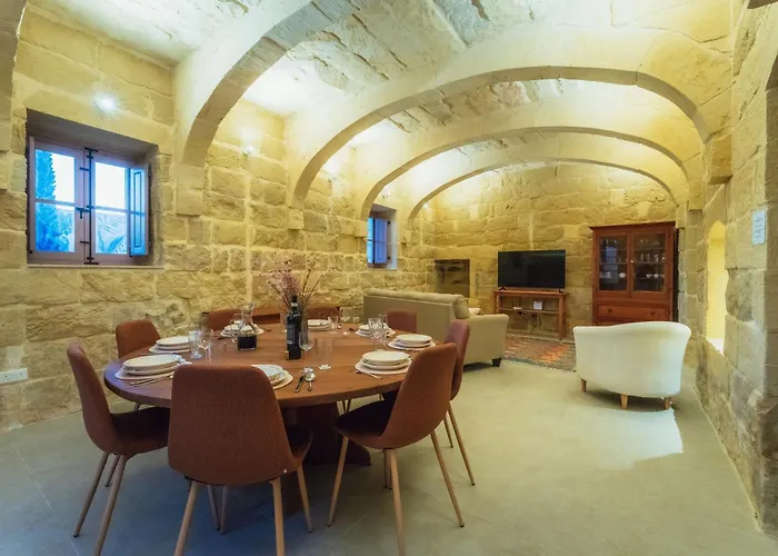 Rustic Retreat With Pool *